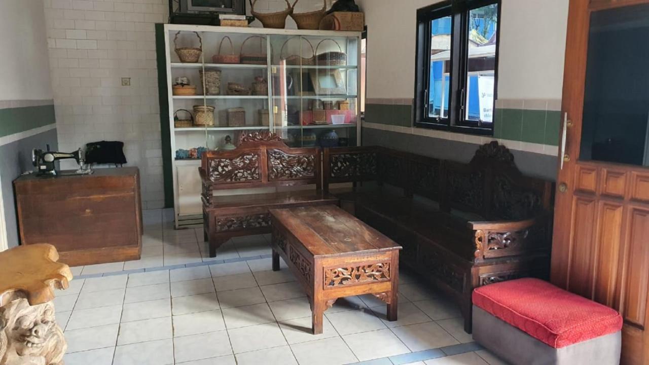 Oyo 90043 Afanda Syariah Hotel Mojokerto